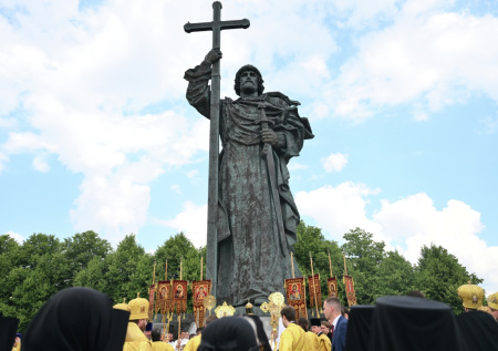 «Трагедия беспамятства»: депутат о табу на Украине упоминать Крещение Руси