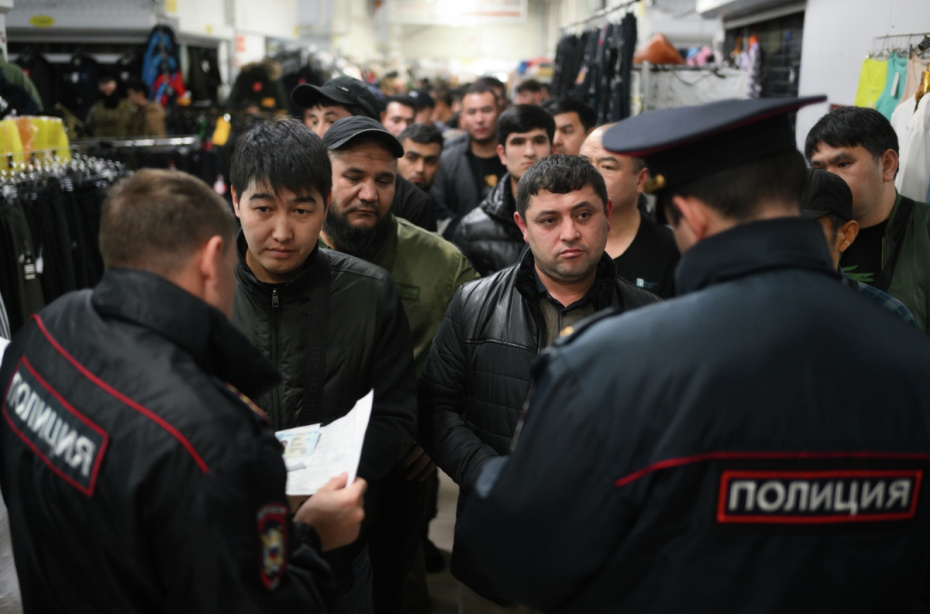 Рейд по проверке документов у мигрантов