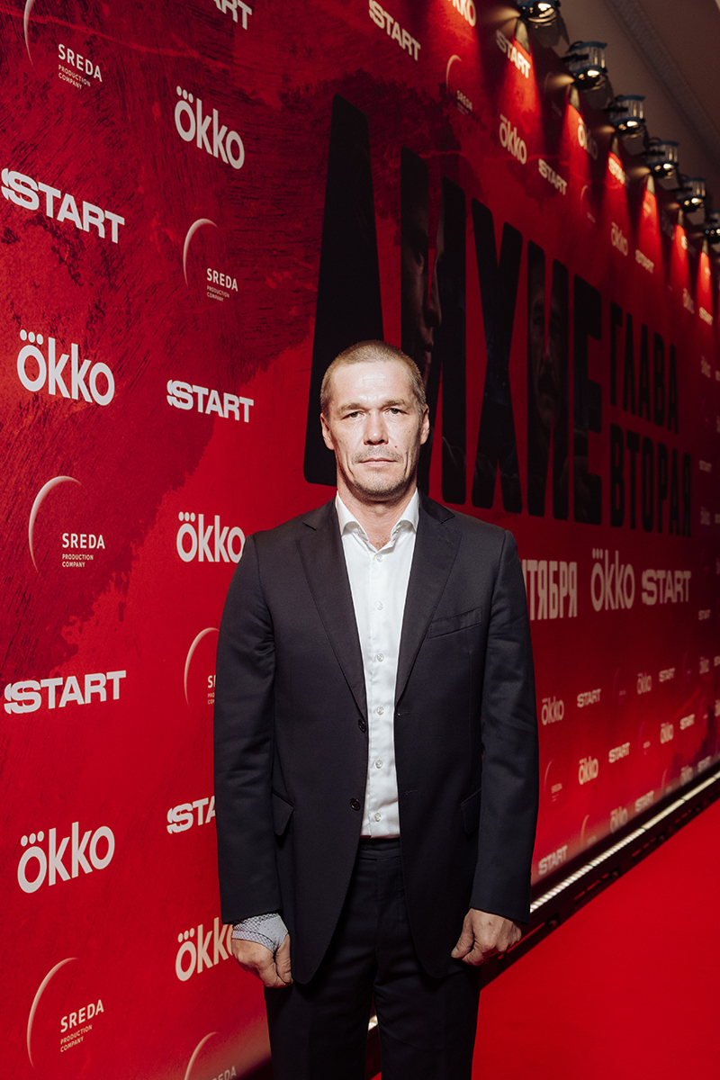 Артем Быстров на красной дорожке премьерного показа сериала «Лихие. Глава вторая» в кинотеатре «Художественный» в Москве.