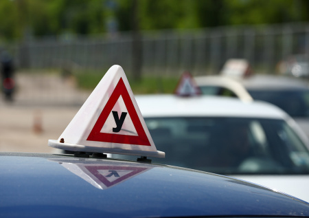 В России резко подскочили цены на обучение в автошколах