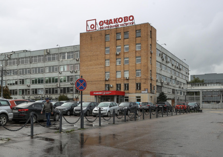 В Москве горит пивной завод «Очаково»