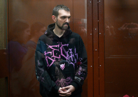 Суд продлил арест неудачно пошутившему комику