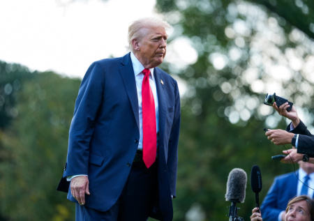 В Польше разоблачили Трампа, который прижал ЕС к стене