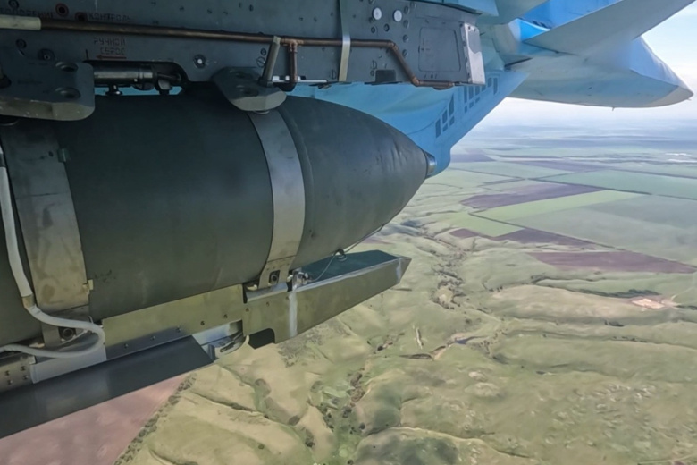Неуправляемая авиационная бомба ФАБ-500 с универсальным модулем планирования и коррекции (УМПК)
