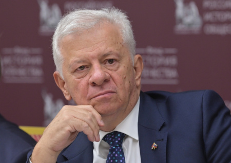 Названа причина давления Запада на Сербию