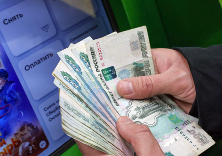В России зафиксирована новая экономическая аномалия с зарплатами