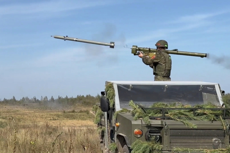 Военнослужащий зенитно-ракетных подразделений во время проведения стратегических учений «Запад-2025»