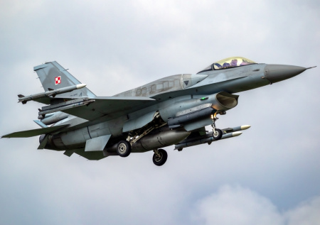 В Польше в жилой дом попала ракета истребителя F-16 а не БПЛА