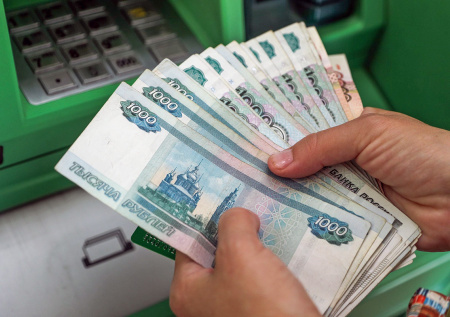 Эсперт раскрыл, когда внесение наличных вызовет у банка подозрения