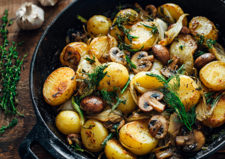 Секретная фишка для румяной картошки с грибами и луком: рецепт внутри