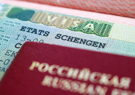 Названы страны, которые не позволили ЕС ограничить выдачу россиянам Шенгена
