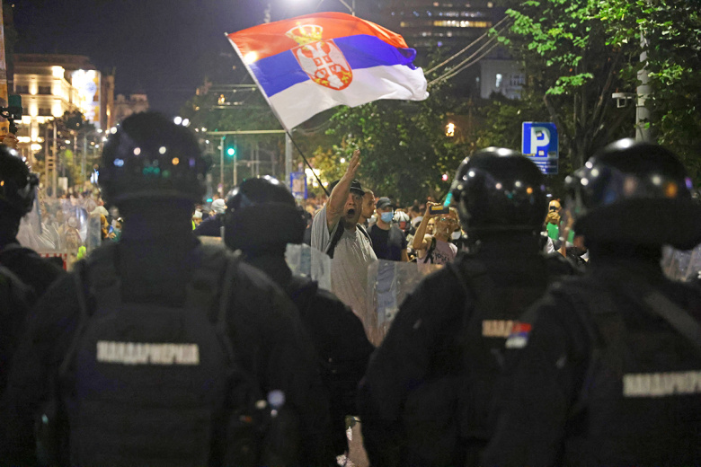Протестующие в Сербии