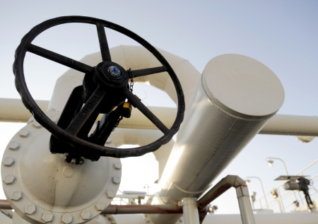 Доллар теряет позиции в расчетах за российскую нефть