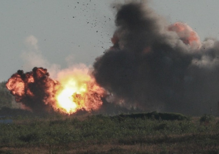 Российские военные раскатали укрытие украинских дронов-камикадзе под Херсоном