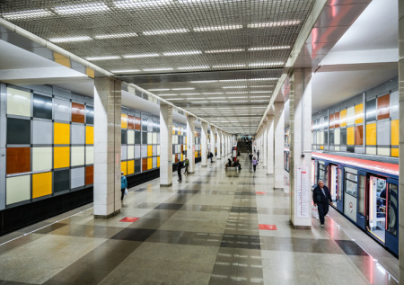 Пьяный мужчина упал на пути в московском метро