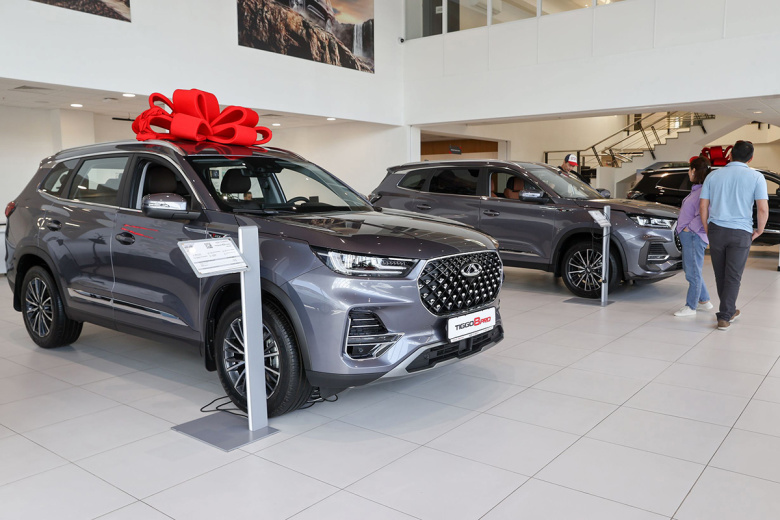 Автомобили Chery в автосалоне