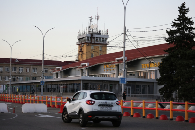 Здание аэропорта в Краснодаре