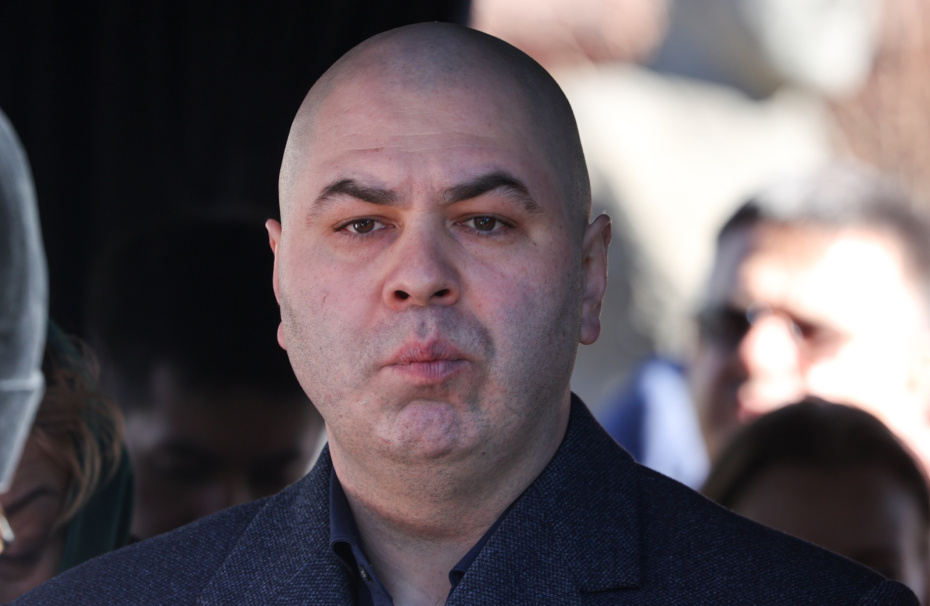 Олег Эйдельштейн во время панихиды по лидеру ЛДПР Владимиру Жириновскому, 2022 год