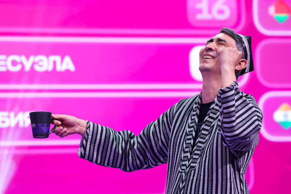 Певец Шохрух Ганиев, представляющий Узбекистан, во время жеребьевки Международного музыкального конкурса «Интервидение-2025»