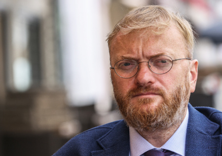 Милонов предложил отменять звезд, уклоняющихся от алиментов
