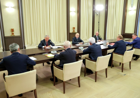 Путин встретился с лидерами фракций Госдумы