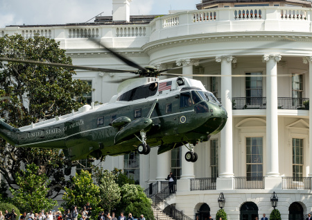 Дональд и Мелания Трамп едва не стали жертвами авиакатастрофы