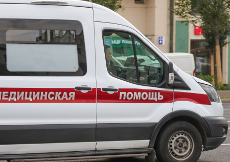 Двое рабочих оказались заживо погребены под землей на стройке