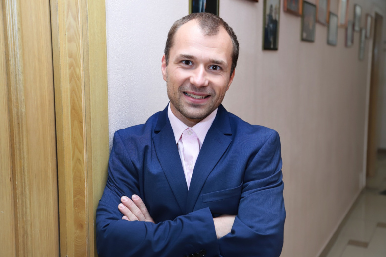 Александр Якин