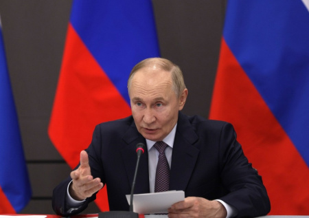 Путин направил личные средства на помощь школам в соседней стране