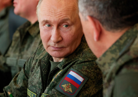 «Козлом полетел»: Путин вспомнил о чуть не упавшем на него мотоцикле