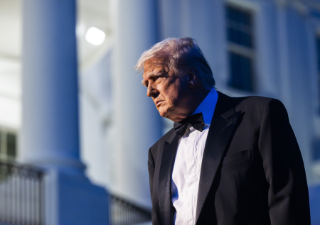 Конь из почетного караула короля Британии испражнился на глазах Трампа