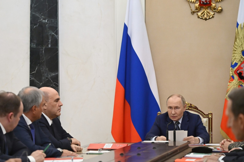 Владимир Путин на совещании с постоянными членами Совета Безопасности