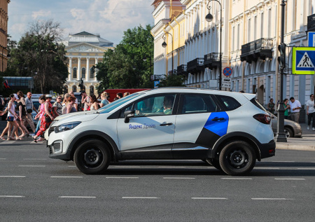 В Петербурге начали следить за водителями на каршеринговых автомобилях