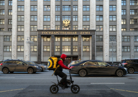 «Деньги есть»: в ГД призвали не бороться с высокими зарплатами курьеров
