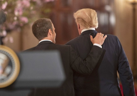Макрон и Трамп вступили в заочный спор из-за России