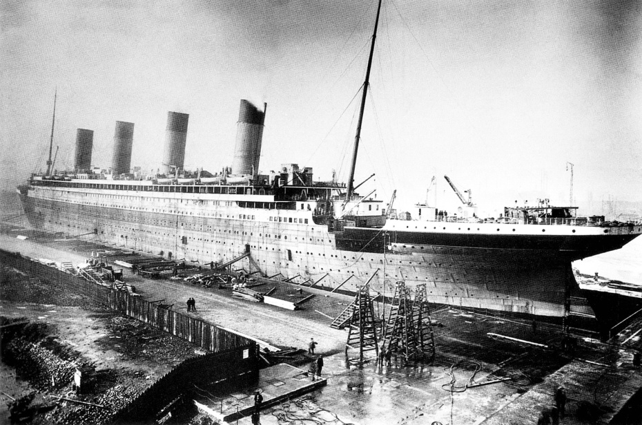 Titanic достраивается на верфи Harland and Wolf Shipyard, Белфаст, 1911–1912