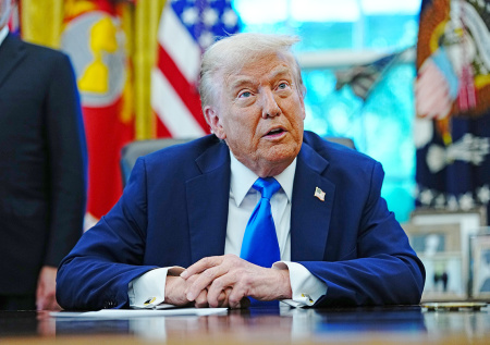 «Как обиженная баба»: политолог раскрыл двойную игру Трампа в отношении РФ