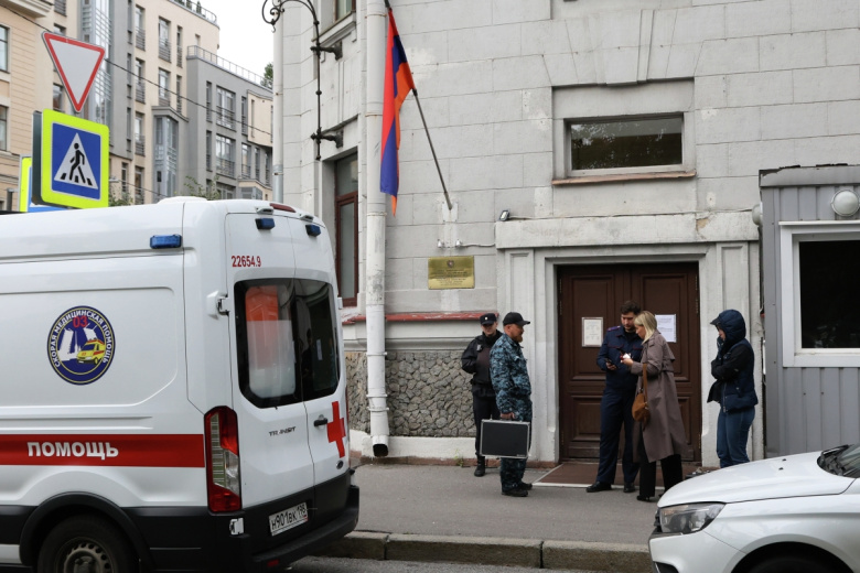 Обстановка у консульства Армении в Санкт-Петербурге