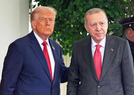 Трамп лично встретил машину одного иностранного лидера