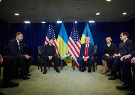 Трамп начал троллить Зеленского, чтобы не обсуждать Украину