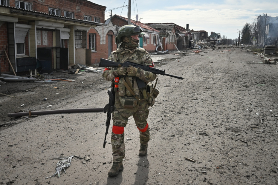 Военнослужащий ВС РФ в освобожденной Судже