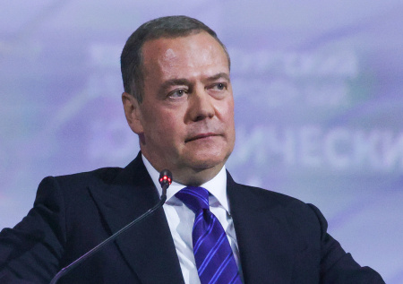 «Бомбоубежище не поможет»: Медведев ответил на угрозы Зеленского