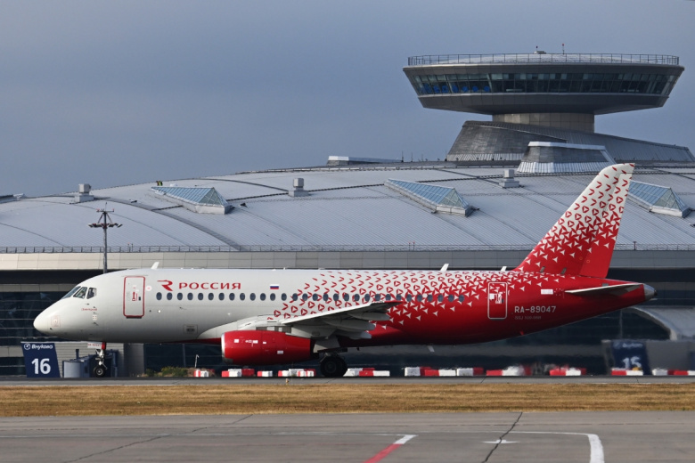 Самолет Sukhoi Superjet 100