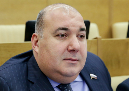 Депутата-прогульщика объявили в розыск по щекотливому делу