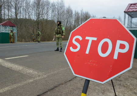 Мальчик попал в базу «Миротворца» за пересечение границы в раннем детстве