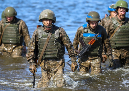 Воевавший за ВСУ кузен Вэнса выступит на польском форуме