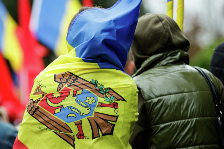 Участники митинга в поддержку свободных и честных выборов в Молдавии