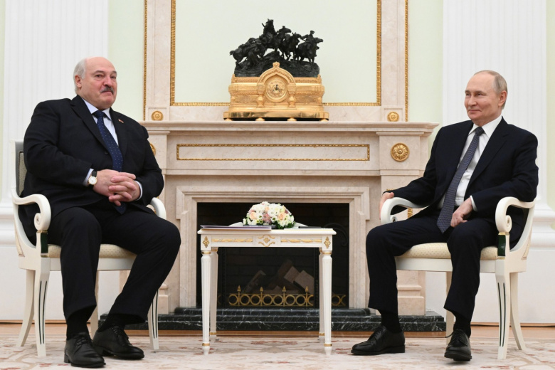 Президент РФ Владимир Путин и президент Белоруссии Александр Лукашенко во время встречи