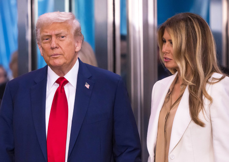 Семейные разборки Трампа с женой на борту самолета попали на видео