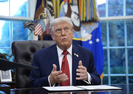 Трампа призвали подготовиться к случаю падения Киева